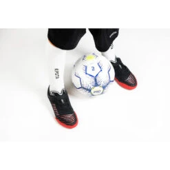 Kipsta Zaalvoetbalschoenen Kind Ginka 500 Klittenband Zwart/rood -Voetbal Sport Mode zaalvoetbalschoenen kind ginka 500 klittenband zwartrood 1